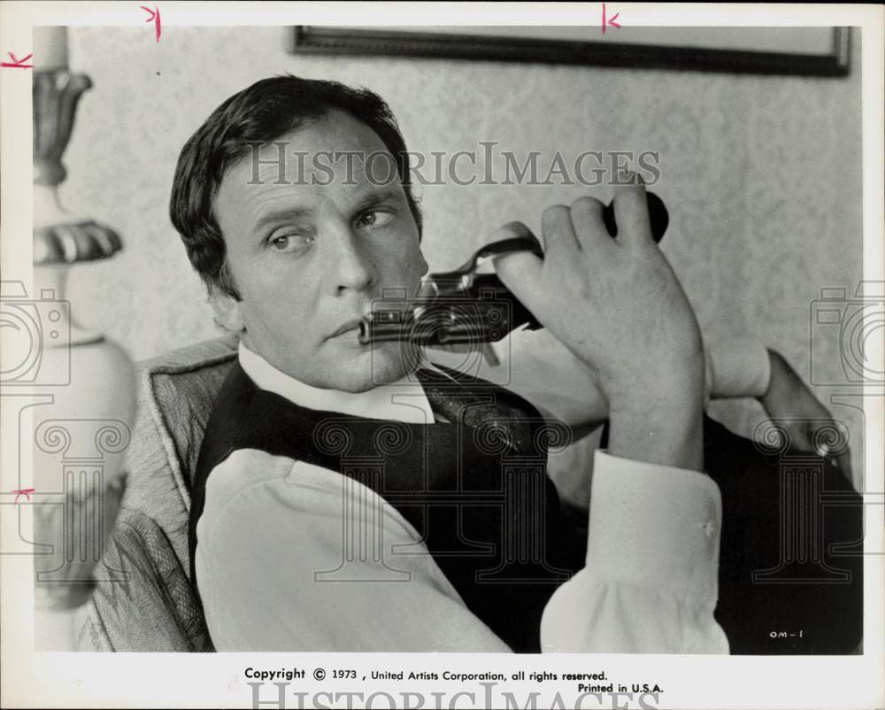 1973 Press Photo Jean-Louis Trintignant in a scene from &quot;The Outside Man.&quot;- Historic Images