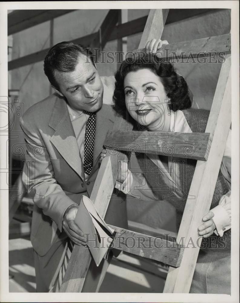 1955 Press Photo Lynn Eari and Glenn Langan star on &quot;Boss Lady,&quot; on NBC.- Historic Images