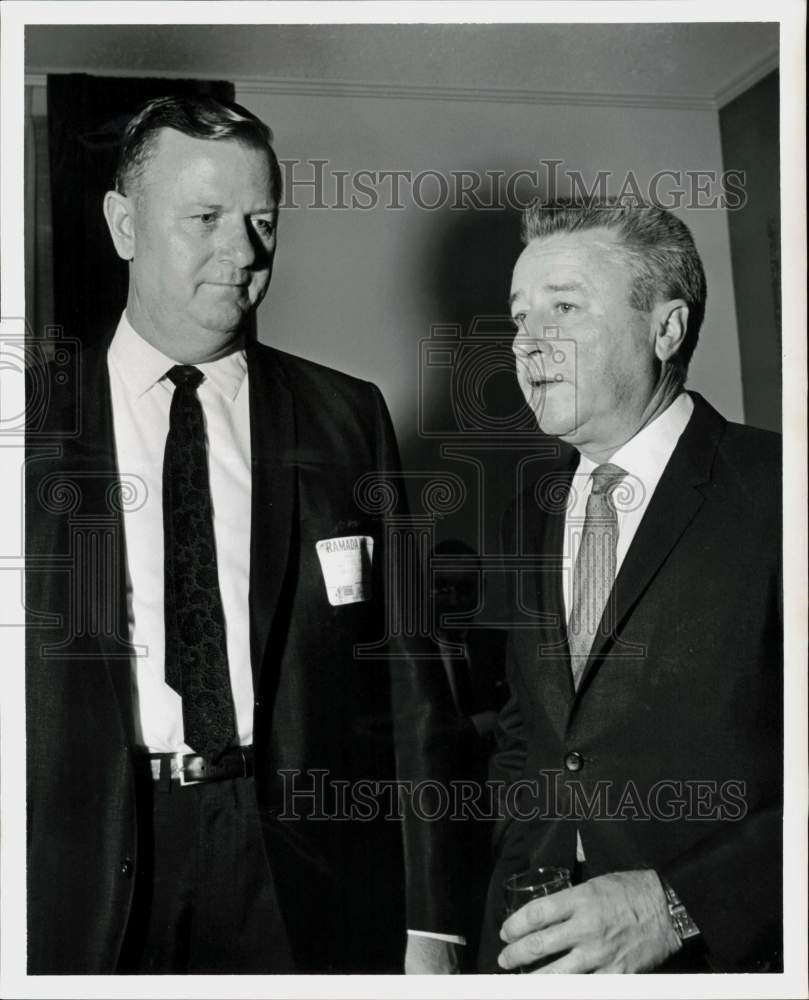 1965 Press Photo Jack Ferrell of Ramada Inns &amp; Comedian George Gobel at Event- Historic Images