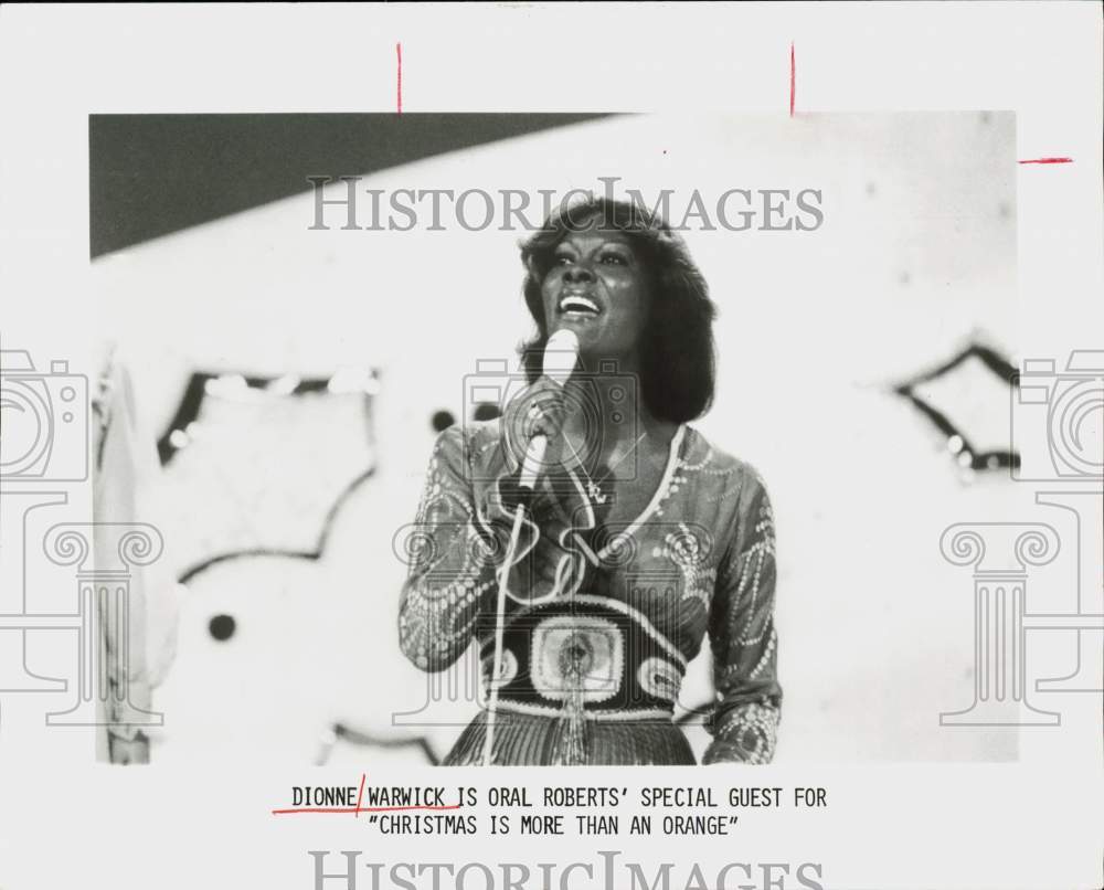 1977 Press Photo Dionne Warwick guest stars on Oral Roberts Christmas Special.- Historic Images