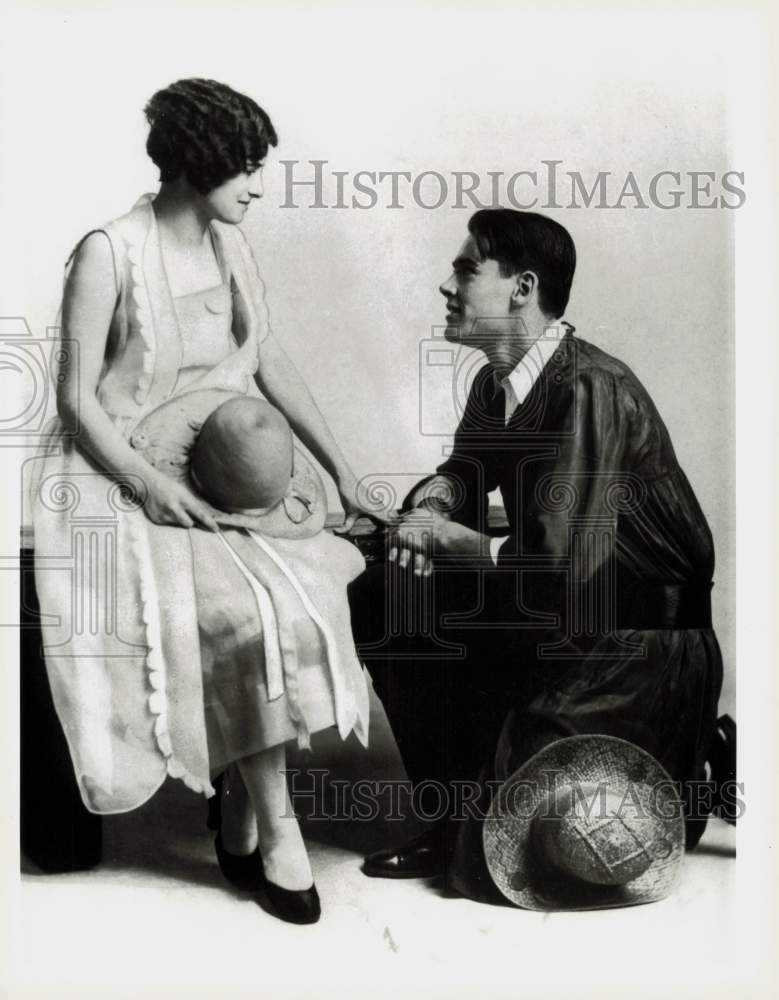 1927 Press Photo Henry Fonda rehearses with Wenonah La Boisseaux in Omaha, NE- Historic Images