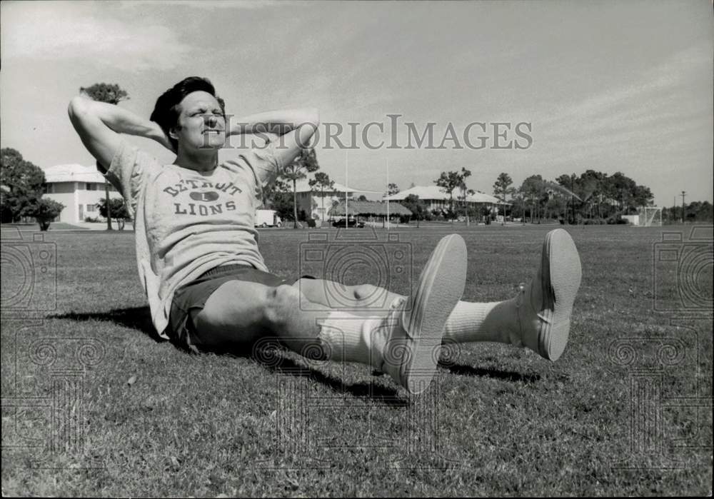 Press Photo Alan Alda in a scene from &quot;Paper Lion.&quot; - hpp16166- Historic Images