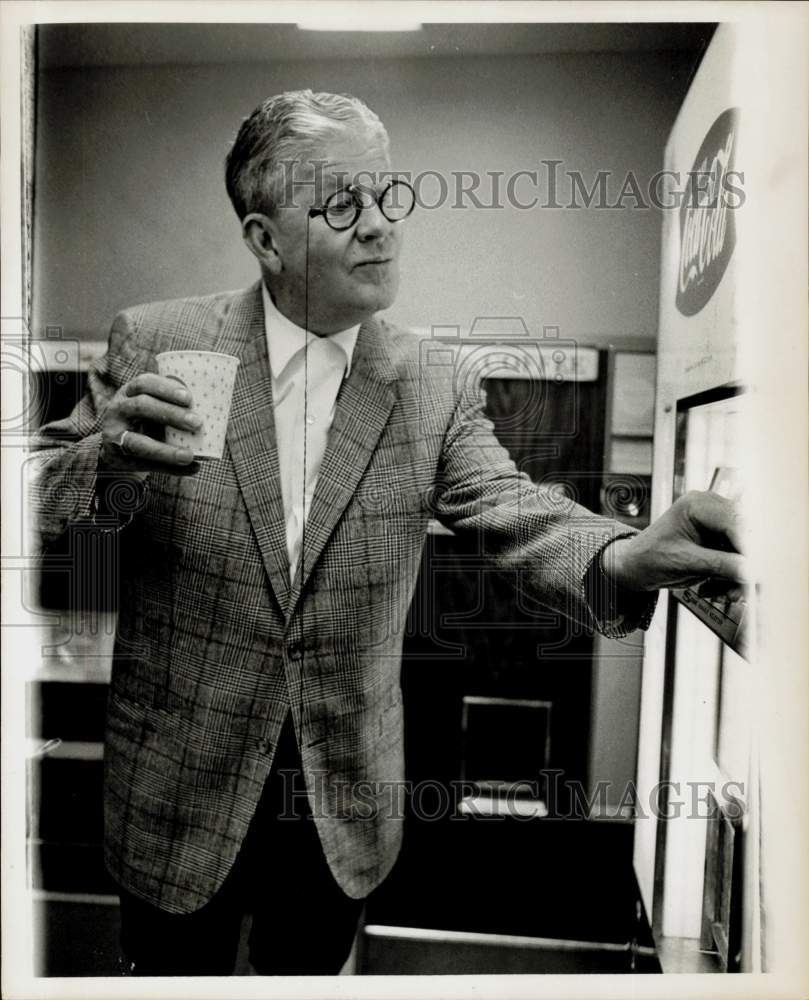 1966 Press Photo Rudy Vallee, traditional pop singer, musician and actor.- Historic Images