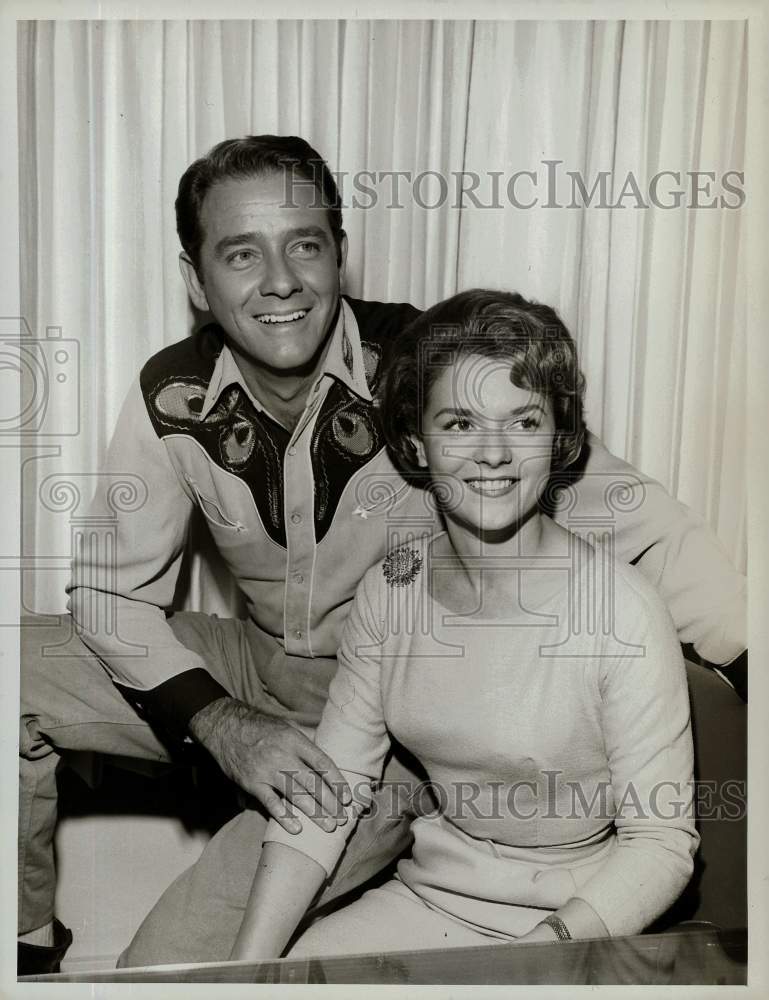 1963 Press Photo Actress Janet De Gore &amp; Richard Crenna - hpp21116- Historic Images