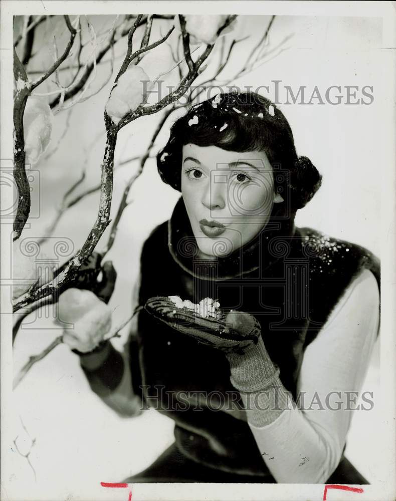 1955 Press Photo Singer Gisele MacKenzie - hpp23412- Historic Images