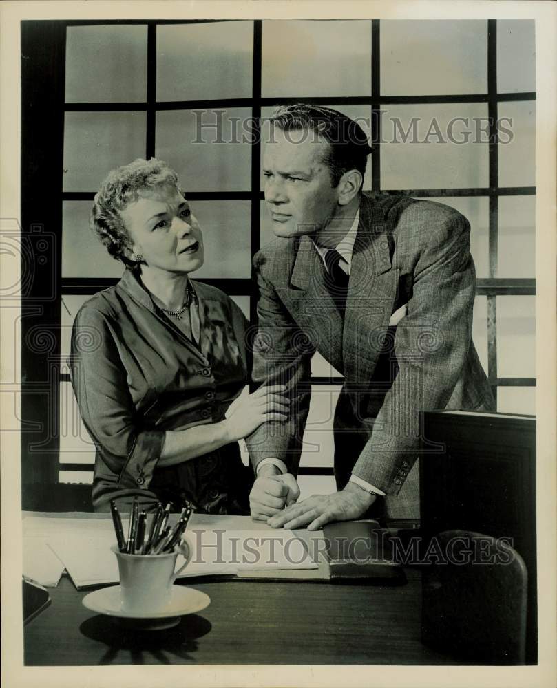 1955 Press Photo John Raby &amp; Mary Jane Higby, Stars of &quot;When a Girl Marries&quot;- Historic Images