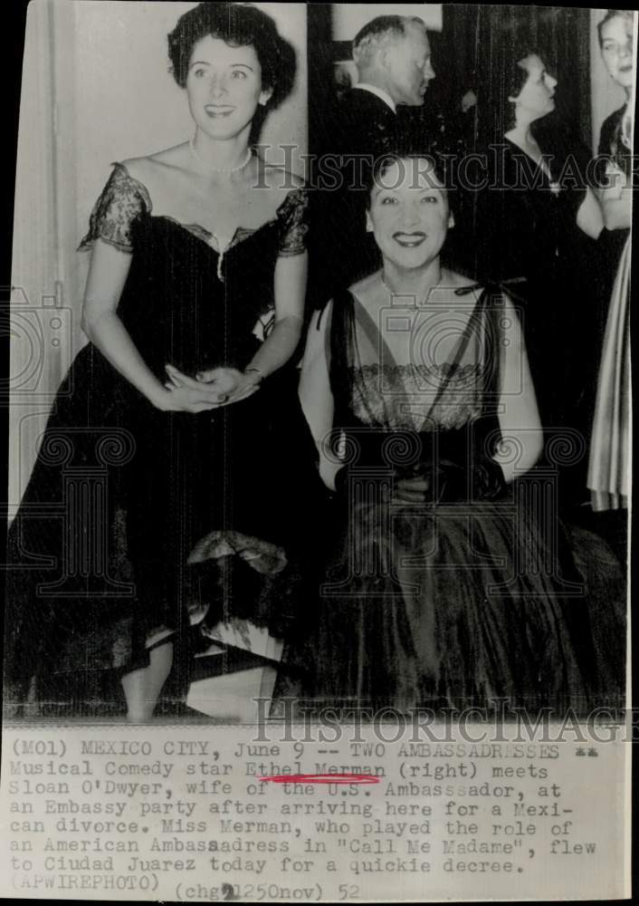 1952 Press Photo Ethel Merman and Sloan O&#39;Dwyer shown at Embassy party in Mexico- Historic Images