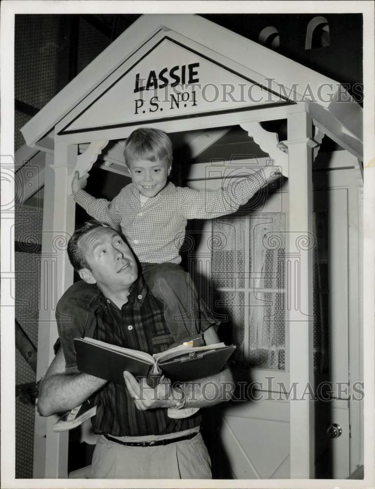 1959 Press Photo Actor Jon Provost &amp; &quot;Lassie&quot; Dialogue Director Lloyd Nelson- Historic Images