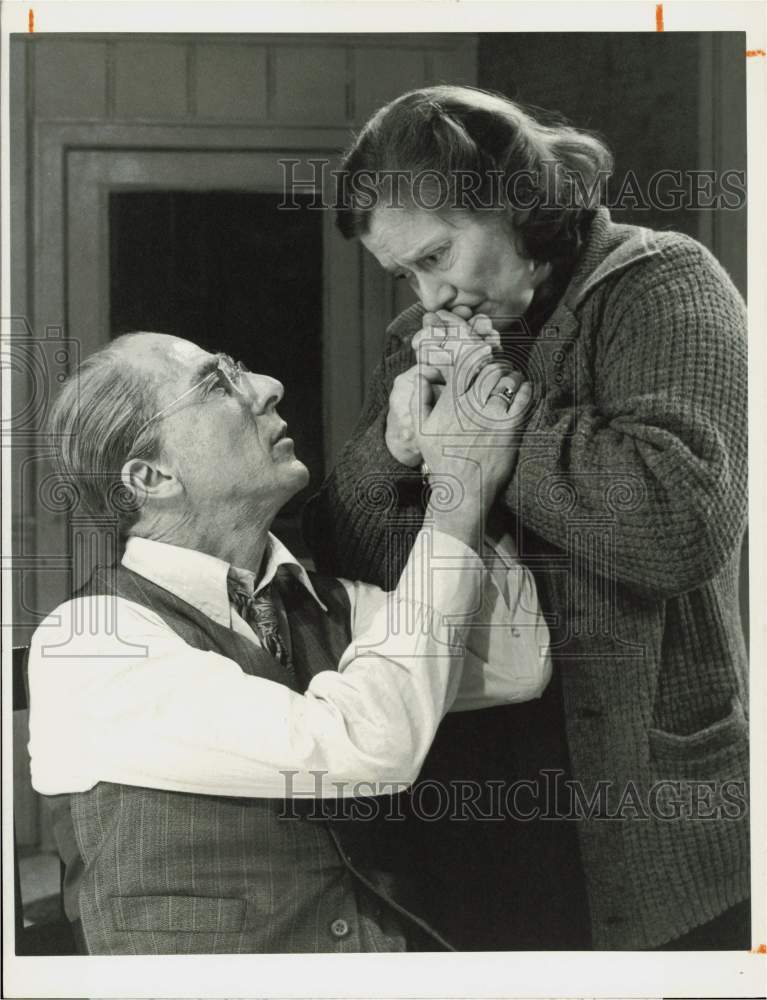 1985 Press Photo Actors Dustin Hoffman &amp; Kate Reid in &quot;Death of a Salesman&quot;- Historic Images