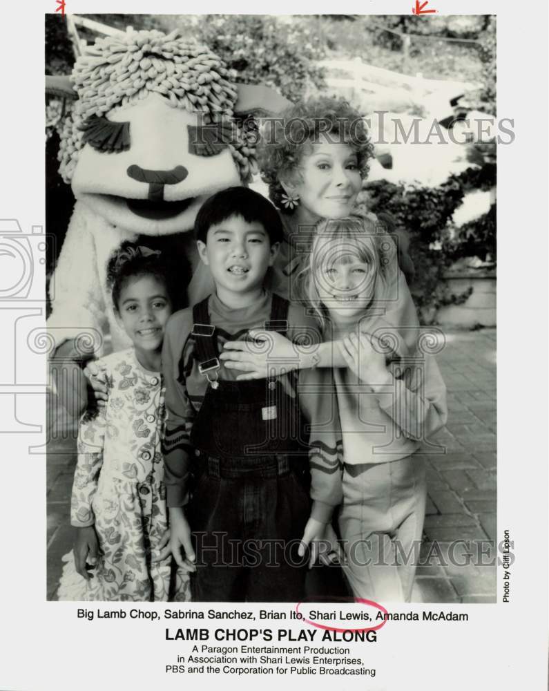 1992 Press Photo Shari Lewis &amp; Co-Stars in &quot;Lamb Chop&#39;s Play Along&quot; TV Show- Historic Images