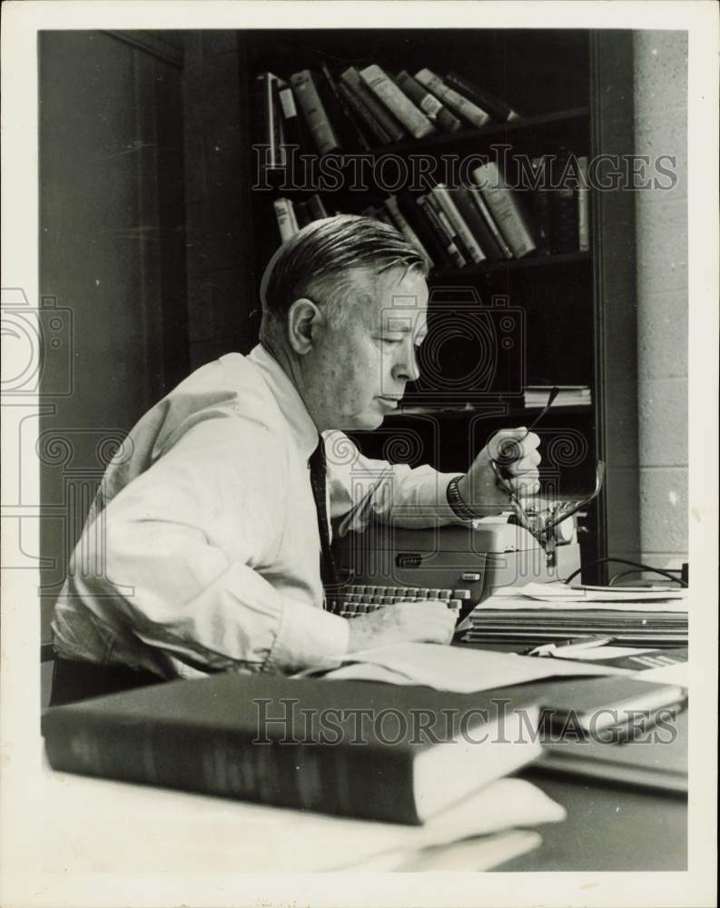 1960 Press Photo Author Carl E. Lindstrom - hpp28088- Historic Images