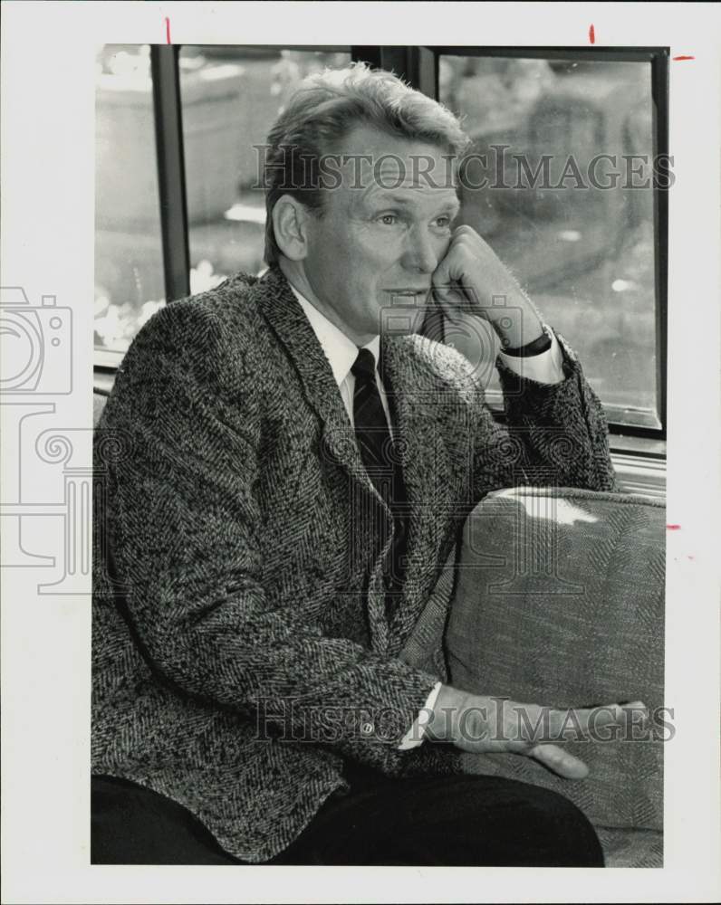 1986 Press Photo Bob Mackie, Fashion Designer - hpp29004- Historic Images