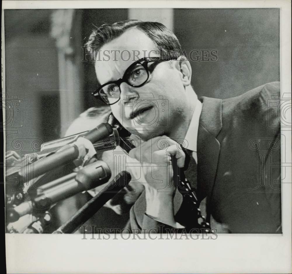 1965 Press Photo White House Press Secretary Bill D. Moyers - hpp29420- Historic Images