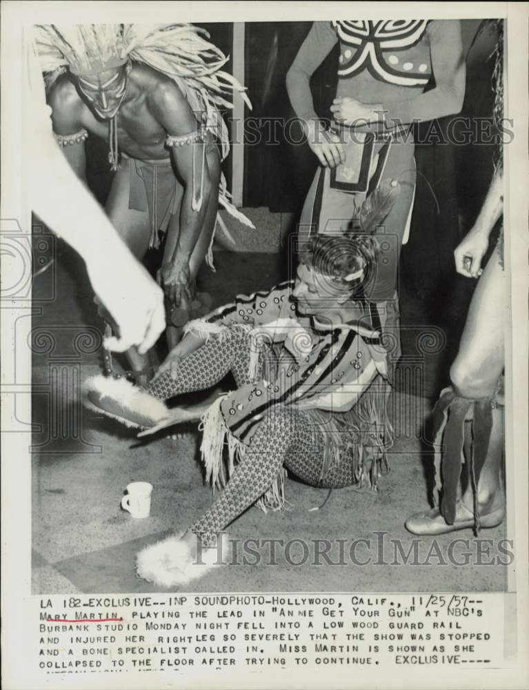 1957 Press Photo Actress Mary Martin Injures Leg in Hollywood Performance- Historic Images