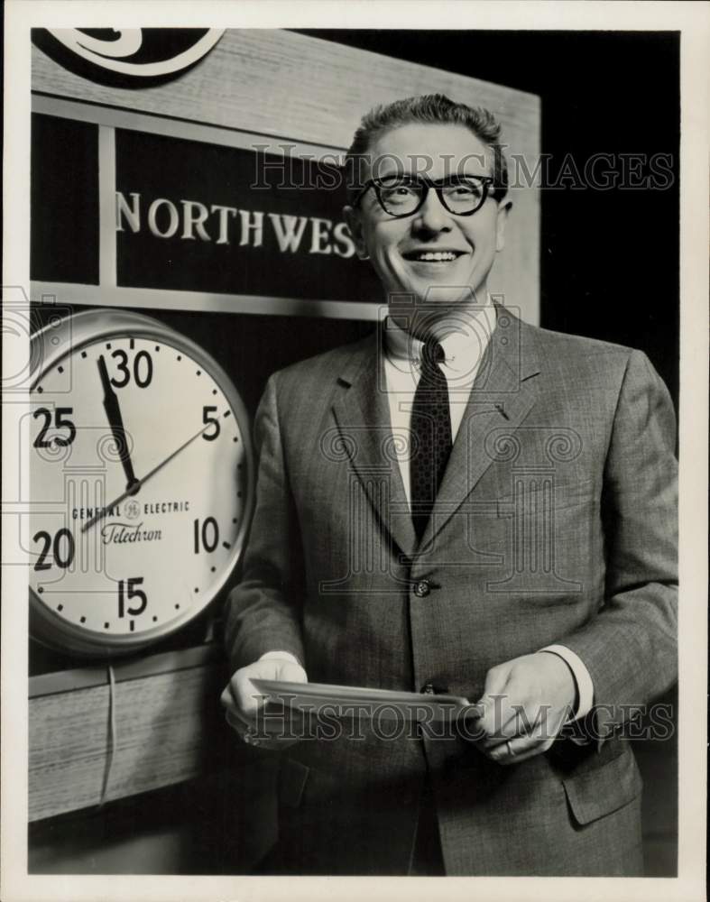 1958 Press Photo Allen Ludden, Moderator of &quot;G.E. College Bowl&quot; - hpp30436- Historic Images