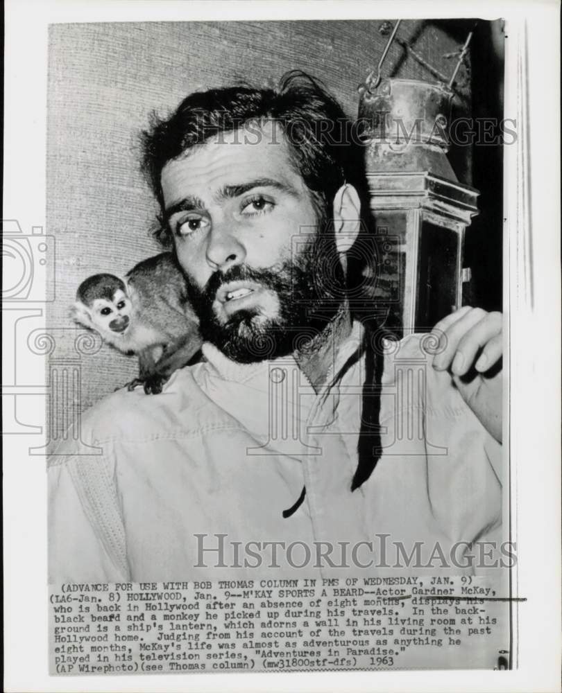 1963 Press Photo Actor Gardner McKay with Pet Monkey at Home in Hollywood- Historic Images