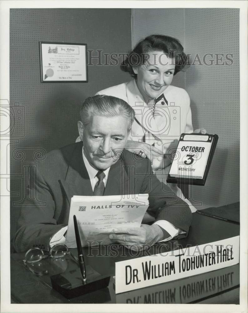 1958 Press Photo Ronald Colman &amp; Wife, Stars of &quot;The Halls of Ivy&quot; on NBC Radio- Historic Images