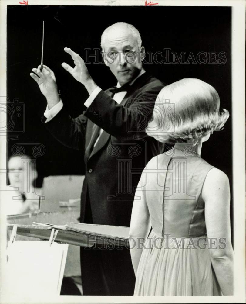 1965 Press Photo Conductor Ezra Rachlin in Sunday Park Concert, Houston, Texas- Historic Images