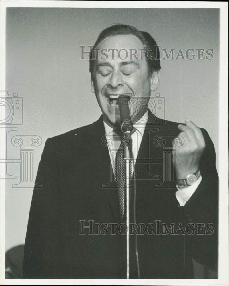 1962 Press Photo Comedian Louis Nye speaking into microphone - hpp33363- Historic Images