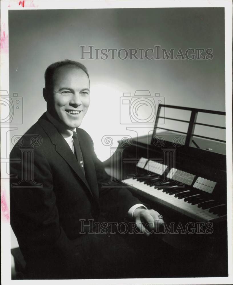 1957 Press Photo Eddie Osborn, Radio-TV Artist - hpp34799- Historic Images