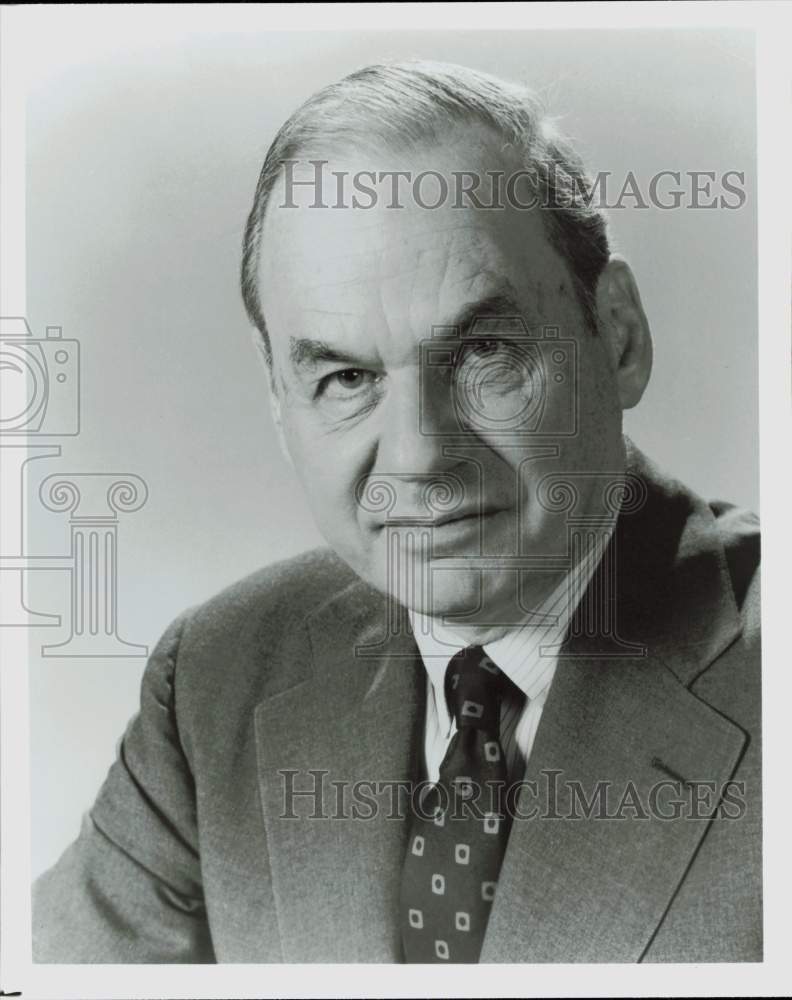 1988 Press Photo Edwin Newman, host and narrator of &quot;Television,&quot; on PBS.- Historic Images