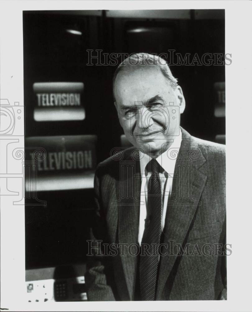 Press Photo Edwin Newman hosts &quot;Television,&quot; documentary series on PBS.- Historic Images