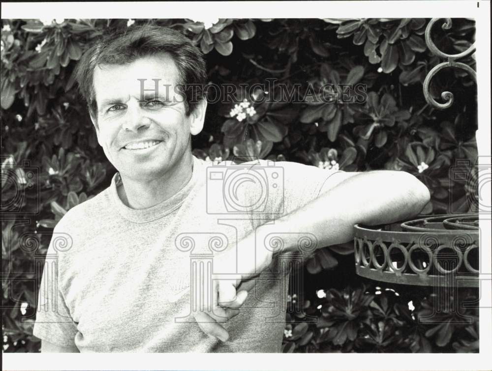 1984 Press Photo Actor William Devane at Home in Sherman Oaks, California- Historic Images