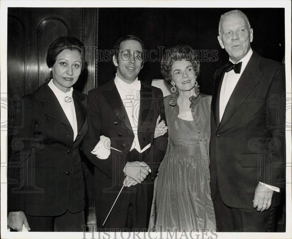 1972 Press Photo Conductor Lawrence Foster &amp; Wife, Dr. and Mrs. Charles Jones- Historic Images