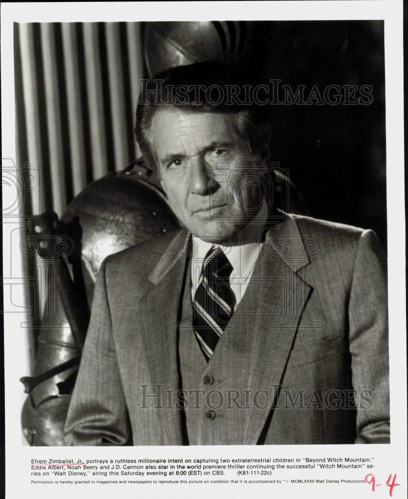 1982 Press Photo Actor Efrem Zimbalist, Jr. in &quot;Beyond Witch Mountain&quot;- Historic Images