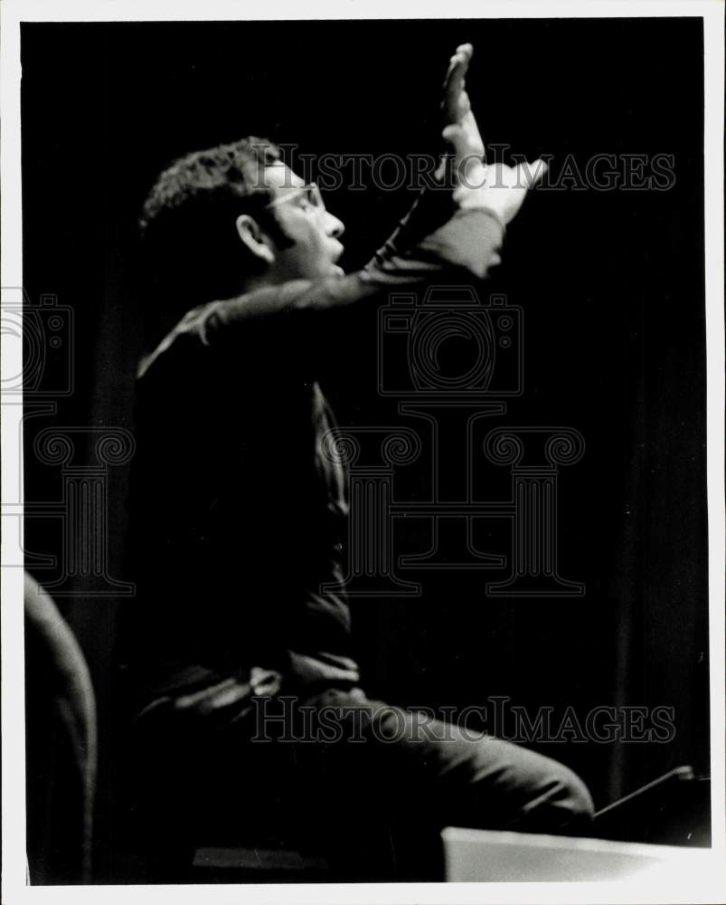 1971 Press Photo Conductor Lawrence Foster - hpp41159- Historic Images