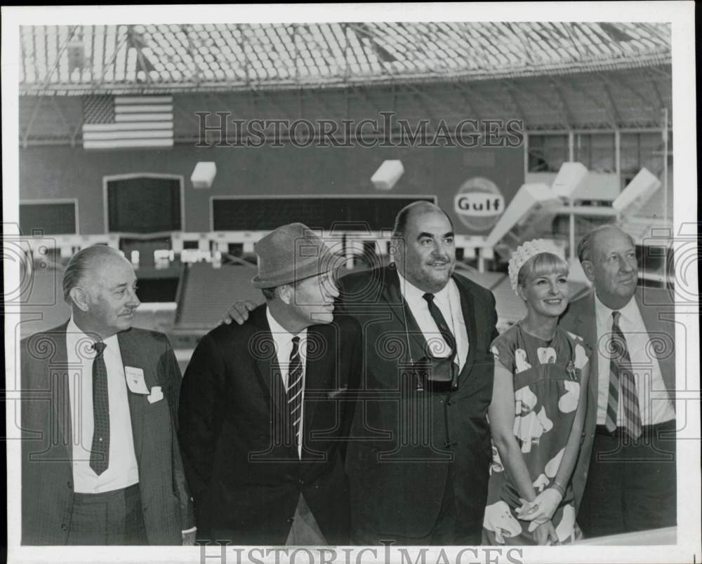 Press Photo Actress Joanne Woodward &amp; Businessmen at Sports Stadium - hpp42921- Historic Images