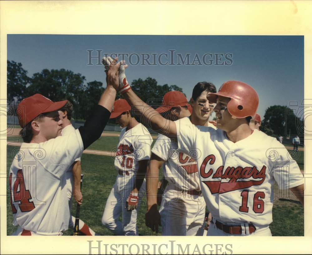 1988 Press Photo Houston player Rusty Smajstral congratulates David Vasquez - Historic Images