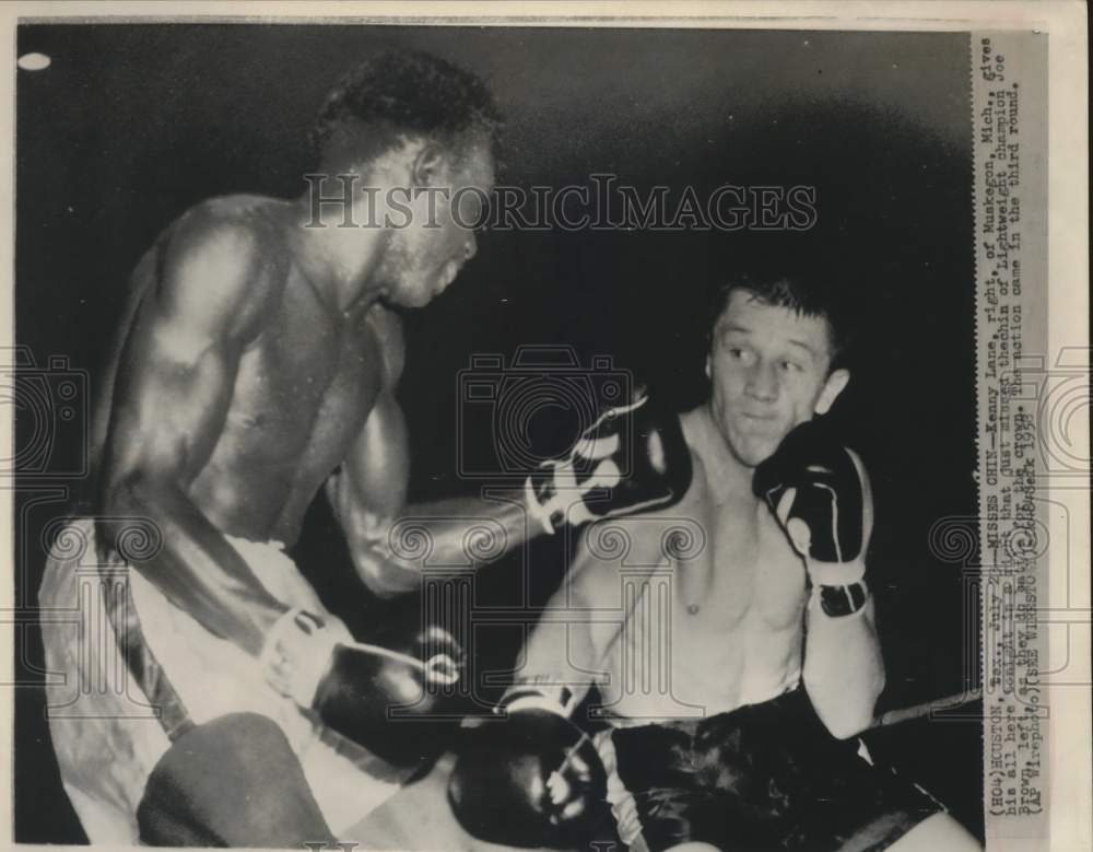 1958 Press Photo Boxer Kenny Lane fights Joe Brown in Houston - hps01243 - Historic Images