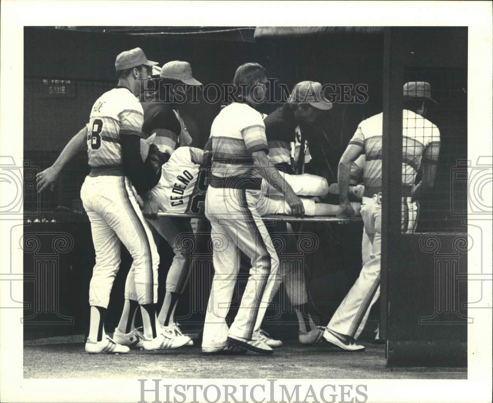 1980 Press Photo Cesar Cedeno carried off field by baseball teammates.- Historic Images