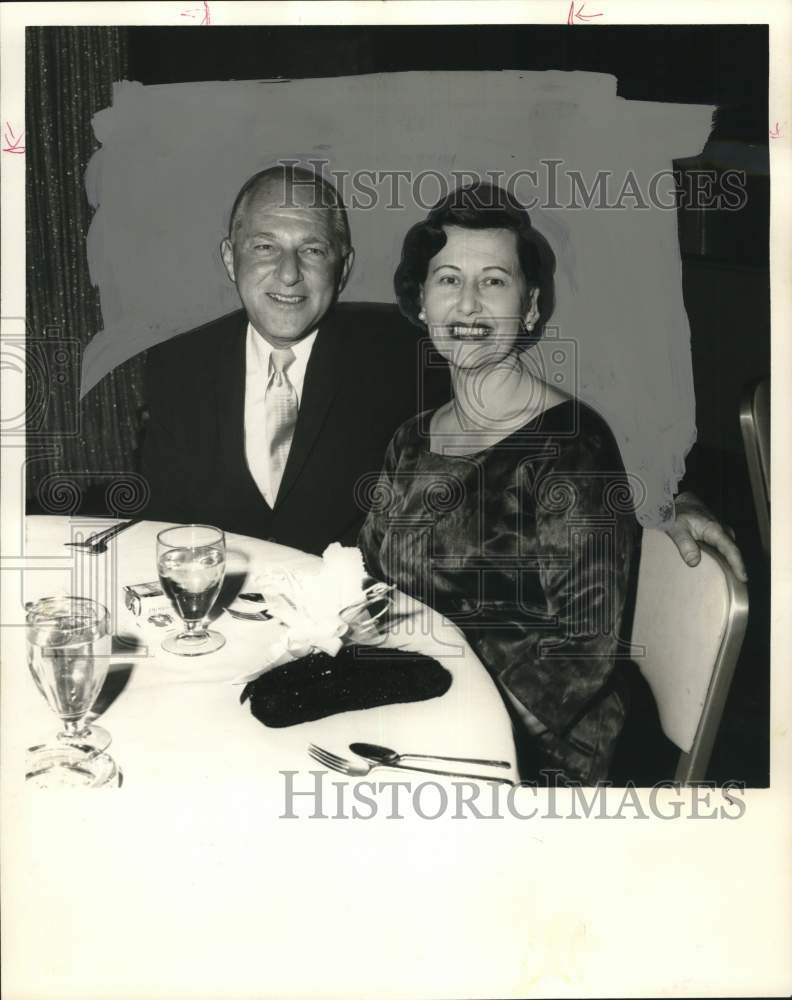 1960 Press Photo Wrestling official Frank Burke, wife Ruth attend dinner event. - Historic Images