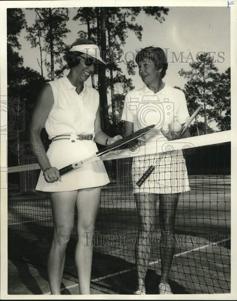 1971 Press Photo Evelyn Housemen and Louise B. Clapp Tennis players - hps02388 - Historic Images