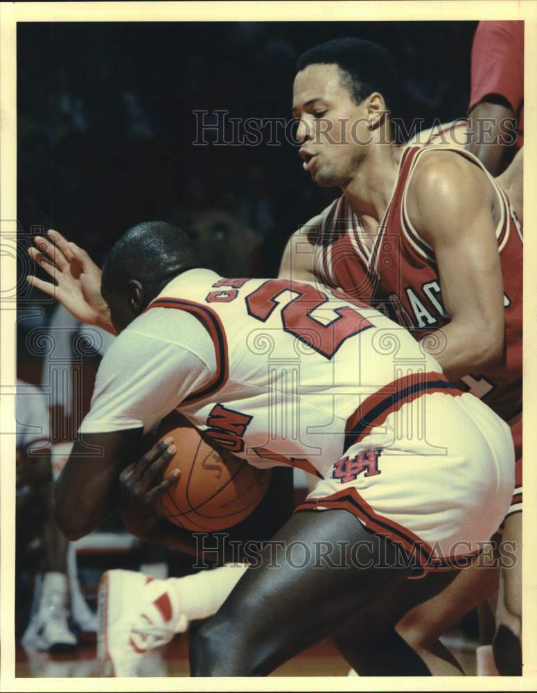 1988 Press Photo Horace Chaney holds onto rebound as Allie Freeman guards. - Historic Images
