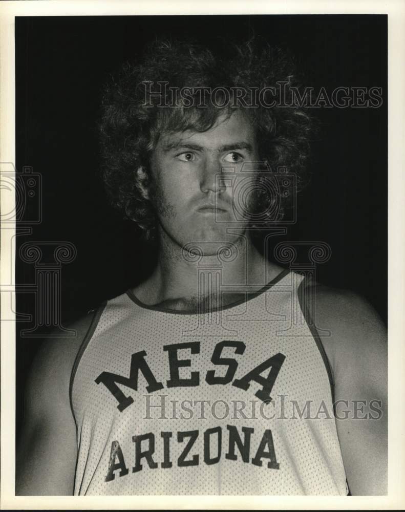 1977 Press Photo Mesa Community College Mark Chew, double discus winner. - Historic Images