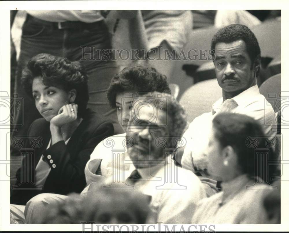 1985 Press Photo Father of Ralph Sampson, Basketball Player, in Stands - Historic Images