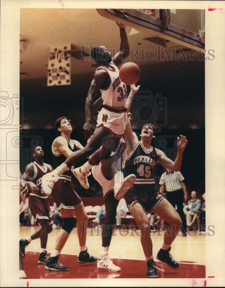 1990 Press Photo University of Houston &amp; Centenary College Play Basketball Game - Historic Images