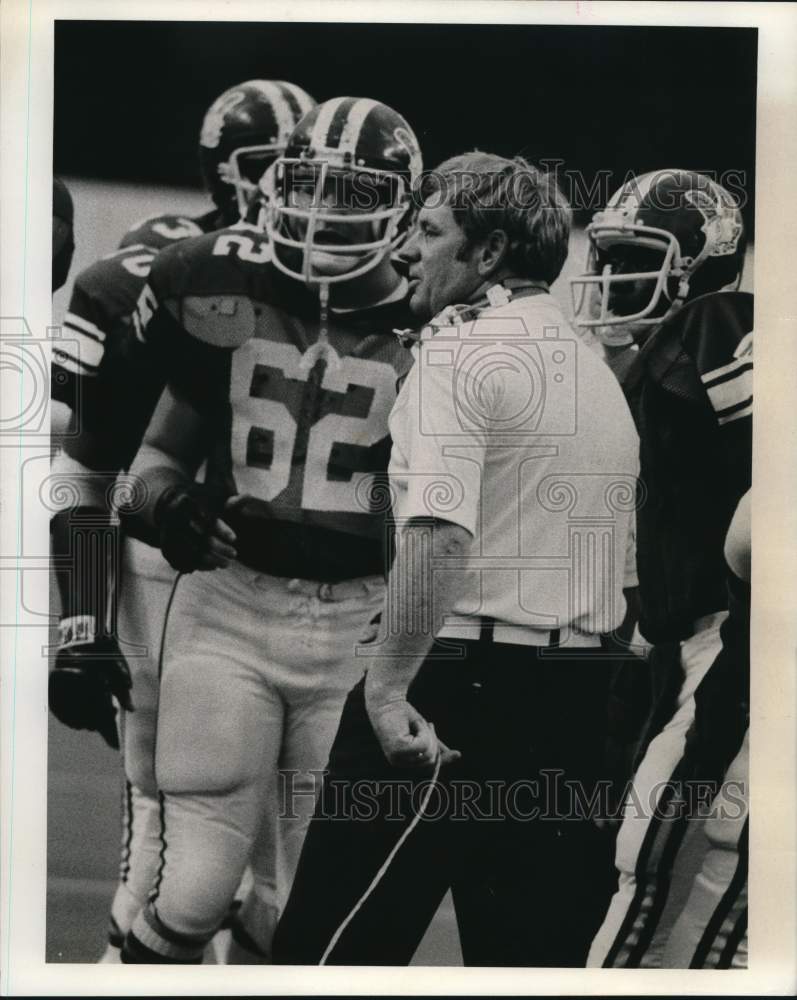 1978 Press Photo Rice University Football Ray Alborn &amp; Player Moyer Talk- Historic Images