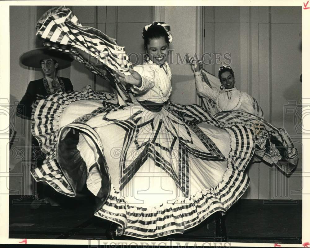 1987 Press Photo Ballet Folklorico Dancers at Press Conference - hps07350 - Historic Images