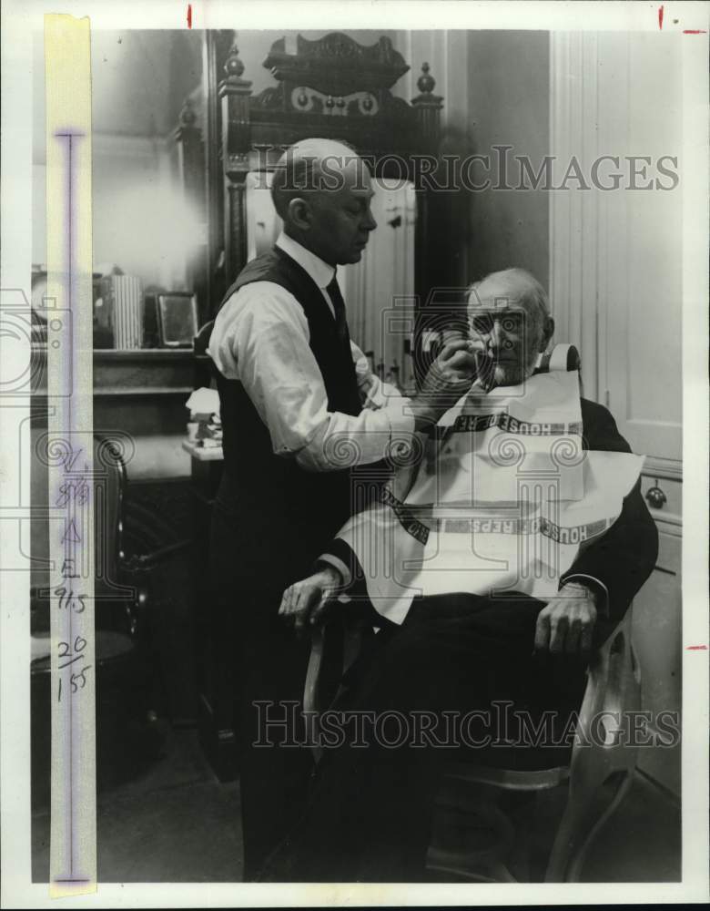 1981 Press Photo Customer gets close shave at professional barbershop. - Historic Images