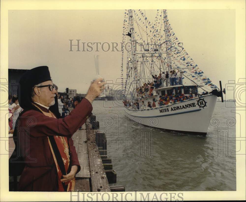 1989 Press Photo Very Reverend Father Charles Anastassiou, Blessing of the Fleet- Historic Images