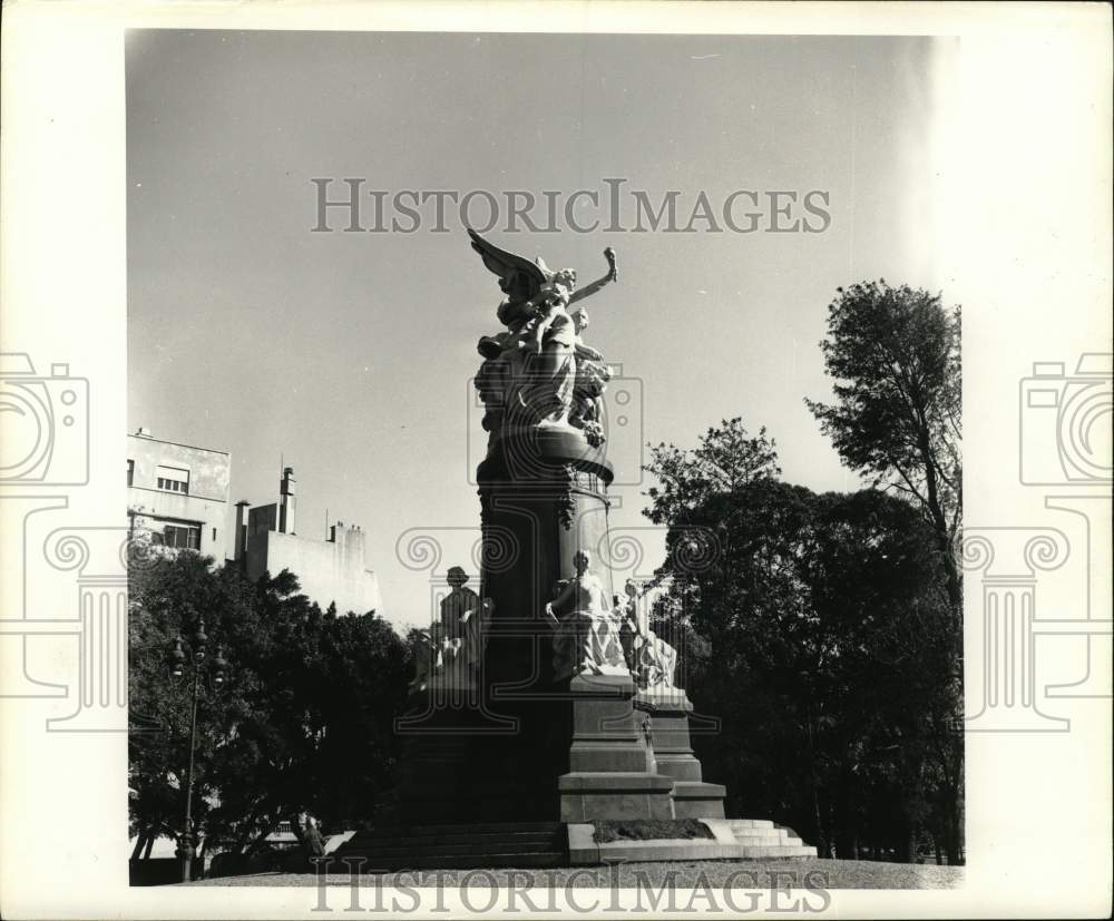 1960 Press Photo Monument in Plaza Francia, Buenos Aires, Argentina - hps08365 - Historic Images