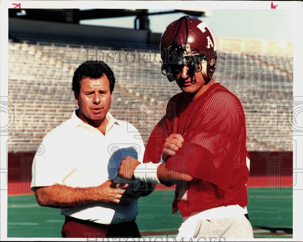 1990 Press Photo Texas A&amp;M&#39;s Lance Pavlas talks with Bob Toledo.- Historic Images