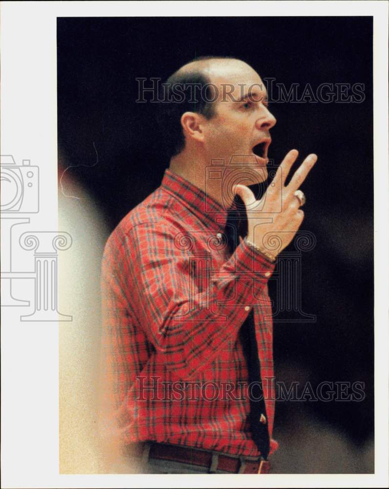 1988 Press Photo Texas Basketball Bob Weltlich, University of Houston Game - Historic Images