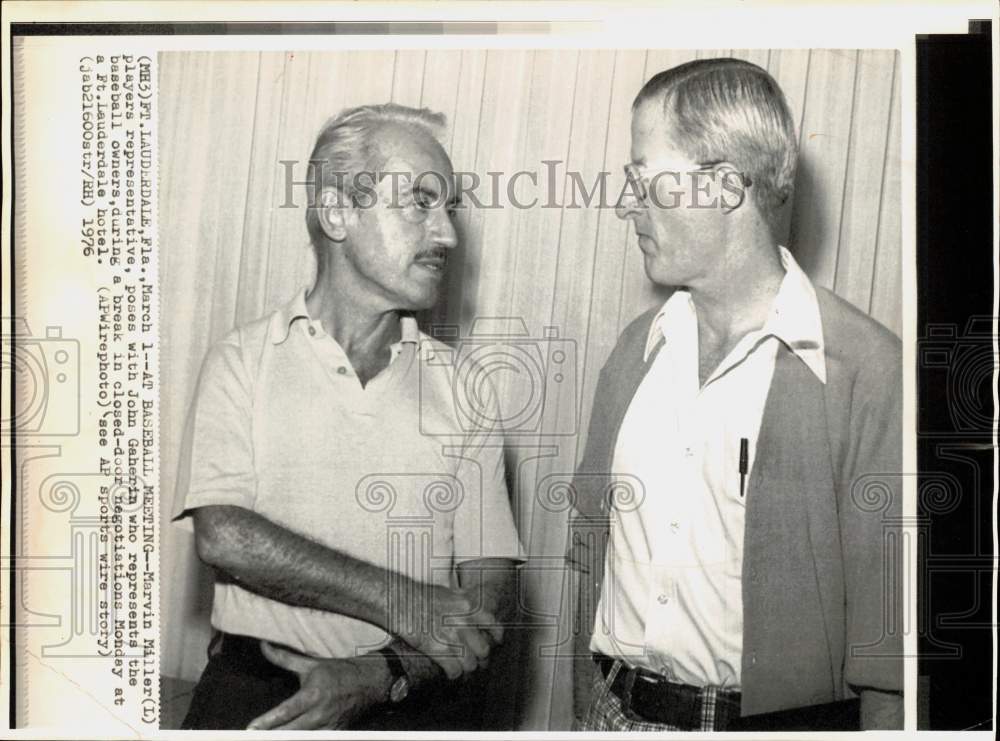 1976 Press Photo Marvin Miller and John Gaherin confer at Ft. Lauderdale hotel.- Historic Images