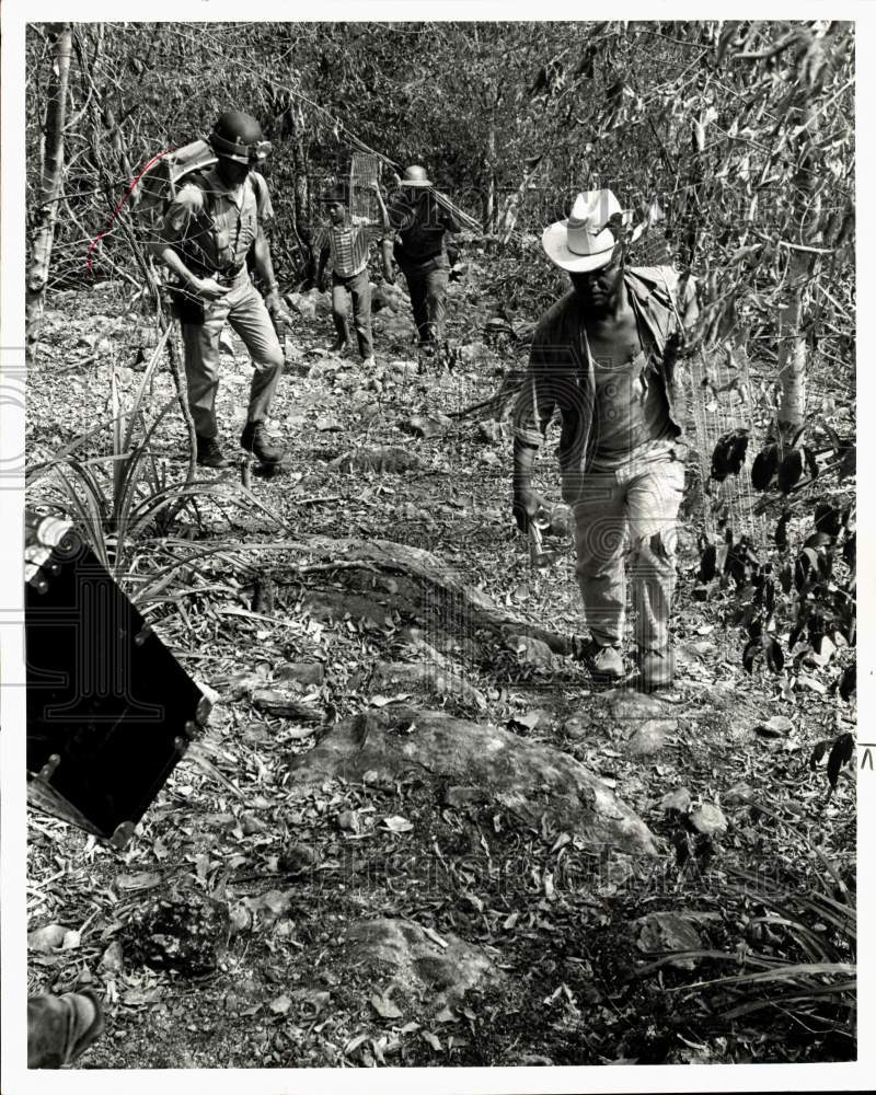 1971 Press Photo Tom Dieckow and Crew climb Mountain to Bat Cave - hps10191- Historic Images