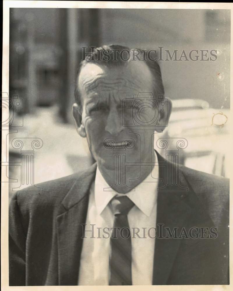 1964 Press Photo Walter Wilburn, Owner of World News Stand - hps10429- Historic Images
